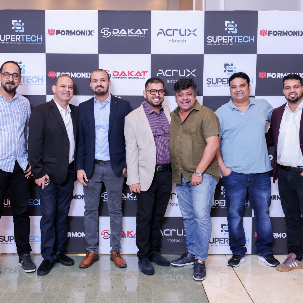 Group photo of Supertech team and suppliers celebrating Ramadan